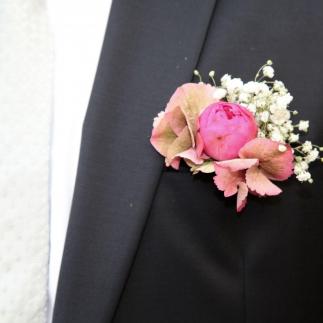 Corsage, bottoniera, fiore all'occhiello.