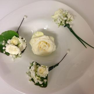 Bottoniere, corsage, fiore all'occhiello