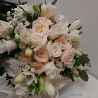 Bouquet rotondo colori tenui